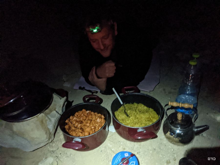 ארוחת ערב בחניון לילה עין שרב